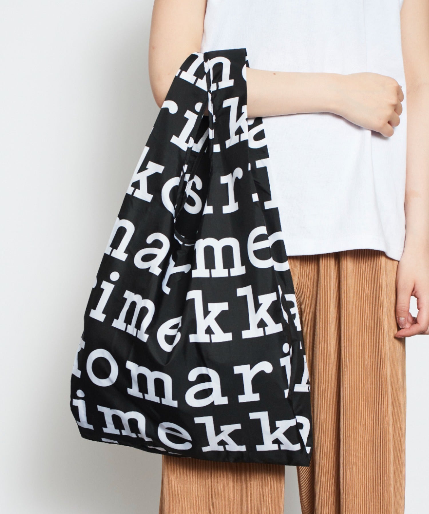 マリメッコ marimekko エコバッグもお洒落に♪【marimekko / マリメッコ】スマートバッグ マルシェバッグ 買い物バッグ  ギフト 贈り物 プレゼント 母の日 （ブラック系その他3） ブラック系その他3