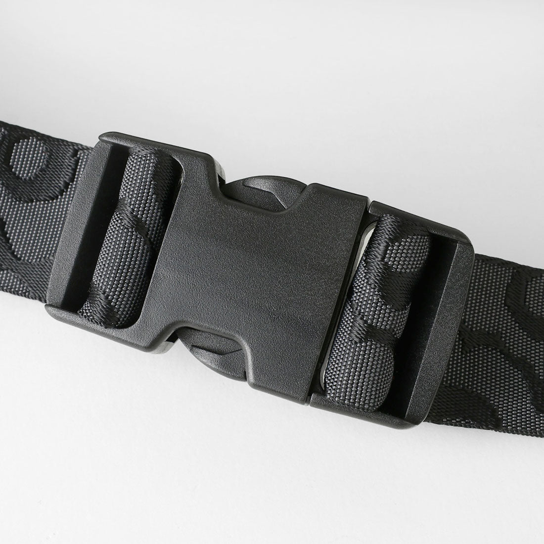 マリメッコ marimekko ショルダーバッグ ソリッド SLING BAG M 094618 009 （ブラック） ブラック