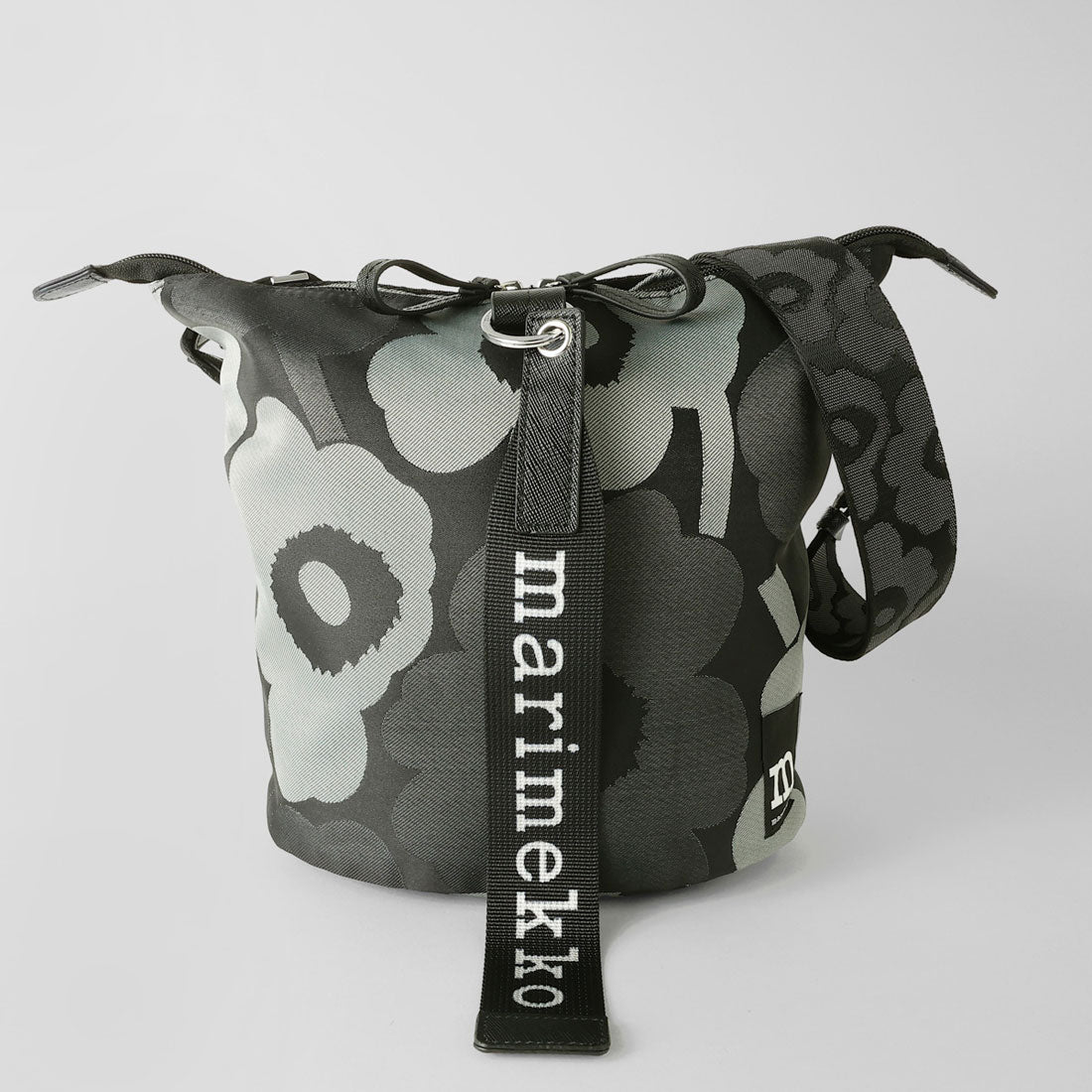 マリメッコ marimekko ショルダーバッグ ウニッコ CARRY ALL 094634 990 （グレー/ダークグレー/ブラック） グレー/ダークグレー/ブラック