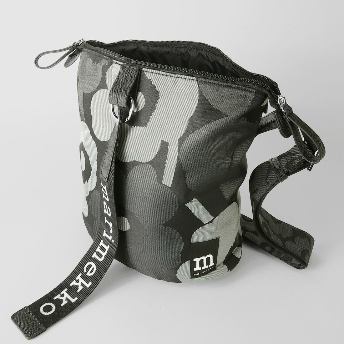 マリメッコ marimekko ショルダーバッグ ウニッコ CARRY ALL 094634 990 （グレー/ダークグレー/ブラック） グレー/ダークグレー/ブラック