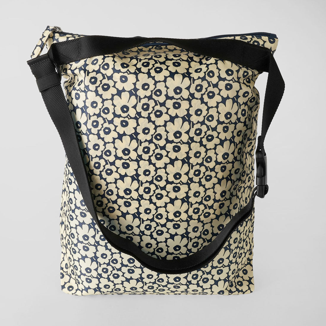 マリメッコ marimekko トートバッグ ウニッコ NEAT CROSSBODY M 094575 858 （ダークネイビー/オフホワイト） ダークネイビー/オフホワイト