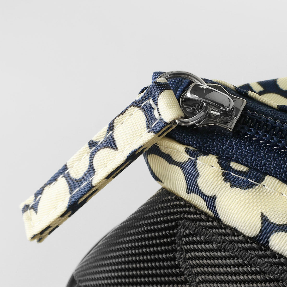 マリメッコ marimekko トートバッグ ウニッコ NEAT CROSSBODY M 094575 858 （ダークネイビー/オフホワイト） ダークネイビー/オフホワイト