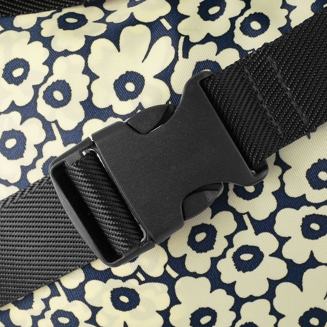 マリメッコ marimekko トートバッグ ウニッコ NEAT CROSSBODY L 094577 858 （ダークネイビー/オフホワイト） ダークネイビー/オフホワイト