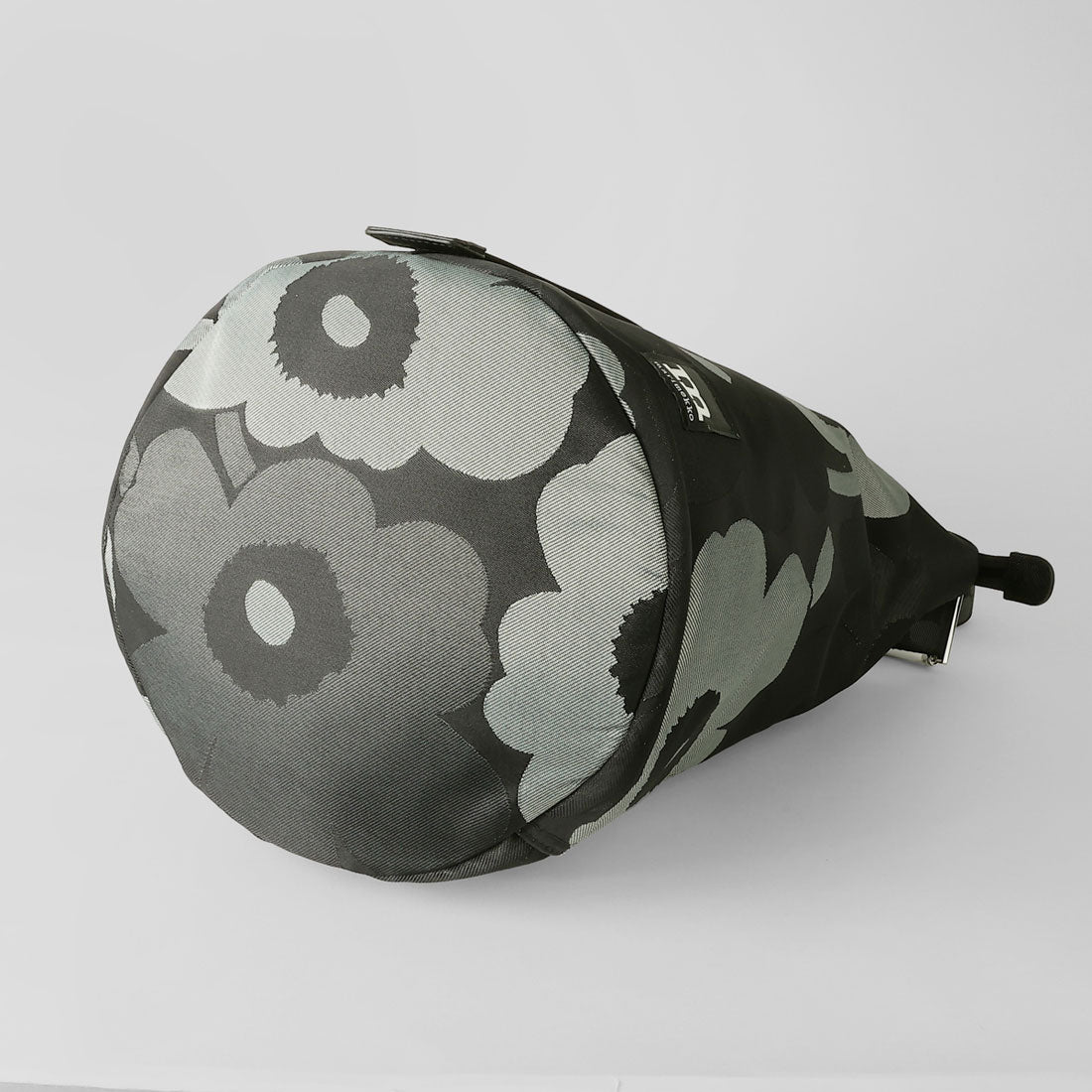 マリメッコ marimekko ショルダーバッグ ウニッコ ALL DAY BUCKET 094636 990 （グレー/ダークグレー/ブラック） グレー/ダークグレー/ブラック