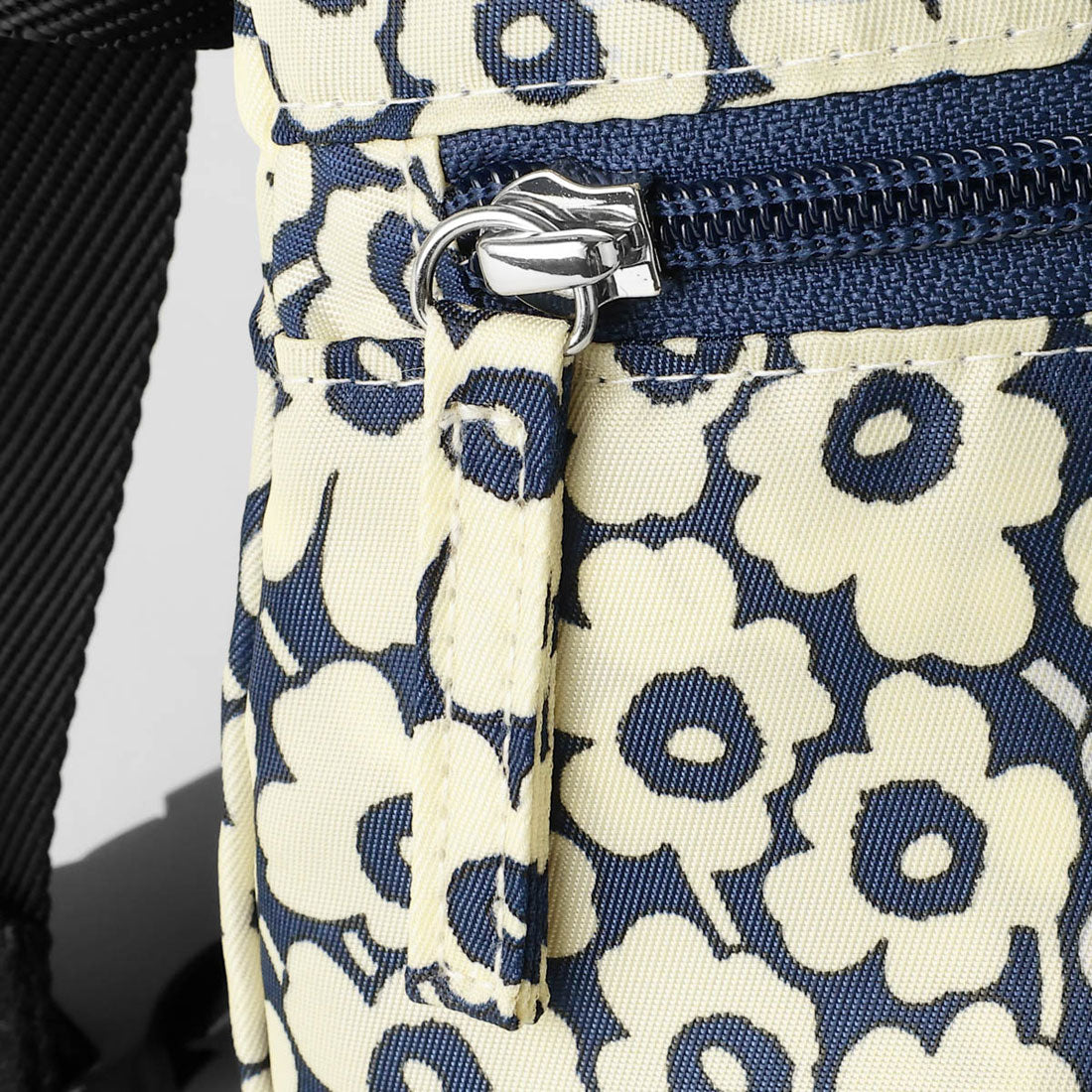 マリメッコ marimekko ショルダーバッグ ウニッコ NEAT CROSSBODY S 094573 858 （ダークネイビー/オフホワイト） ダークネイビー/オフホワイト