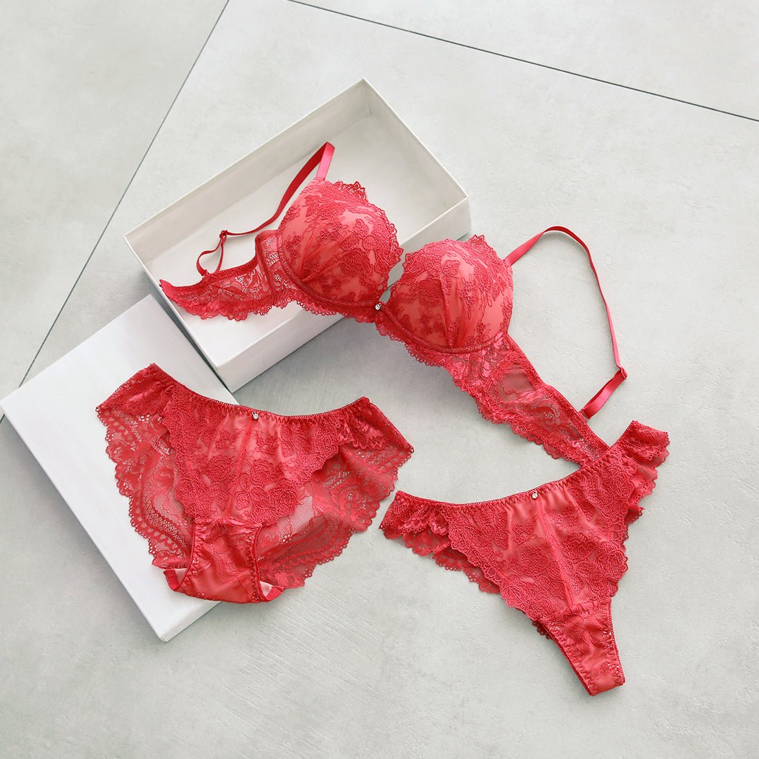 モンシェルピジョン Mon cher pigeon* 【3点セットA-E】トレラジェンマ ブラ＆ショーツ＆Tバック 風船のようにボンッとバストが膨らむ バルーンブラ 【返品不可商品】