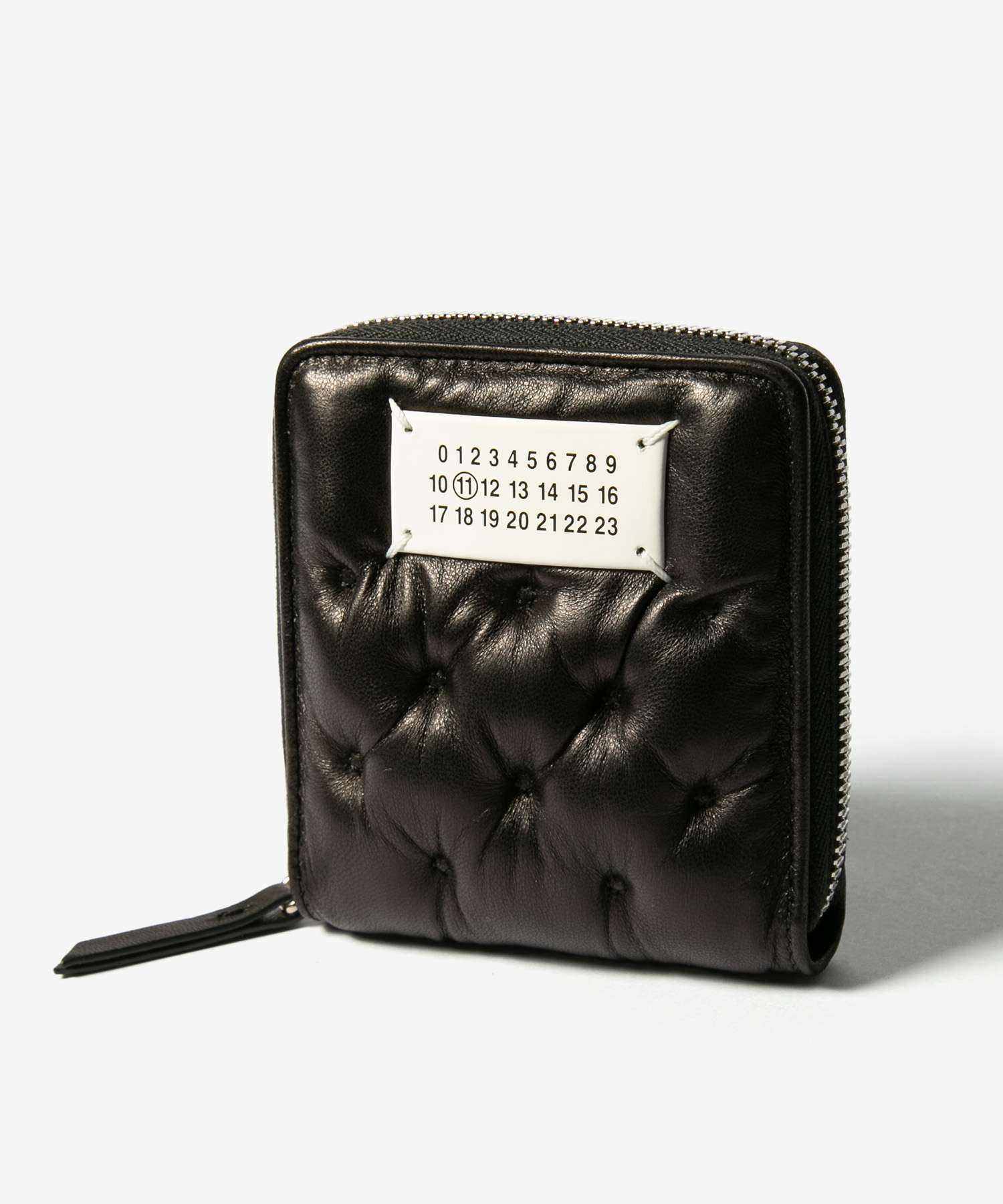 メゾン マルジェラ MAISON MARGIELA メゾン マルジェラ MAISON MARGIELA SA1UI0031 P6434 二つ折り財布 WALLET COMPACT ZIP AROUND W COIN HOLDER レディース ミニ財布 （ブラック） ブラック