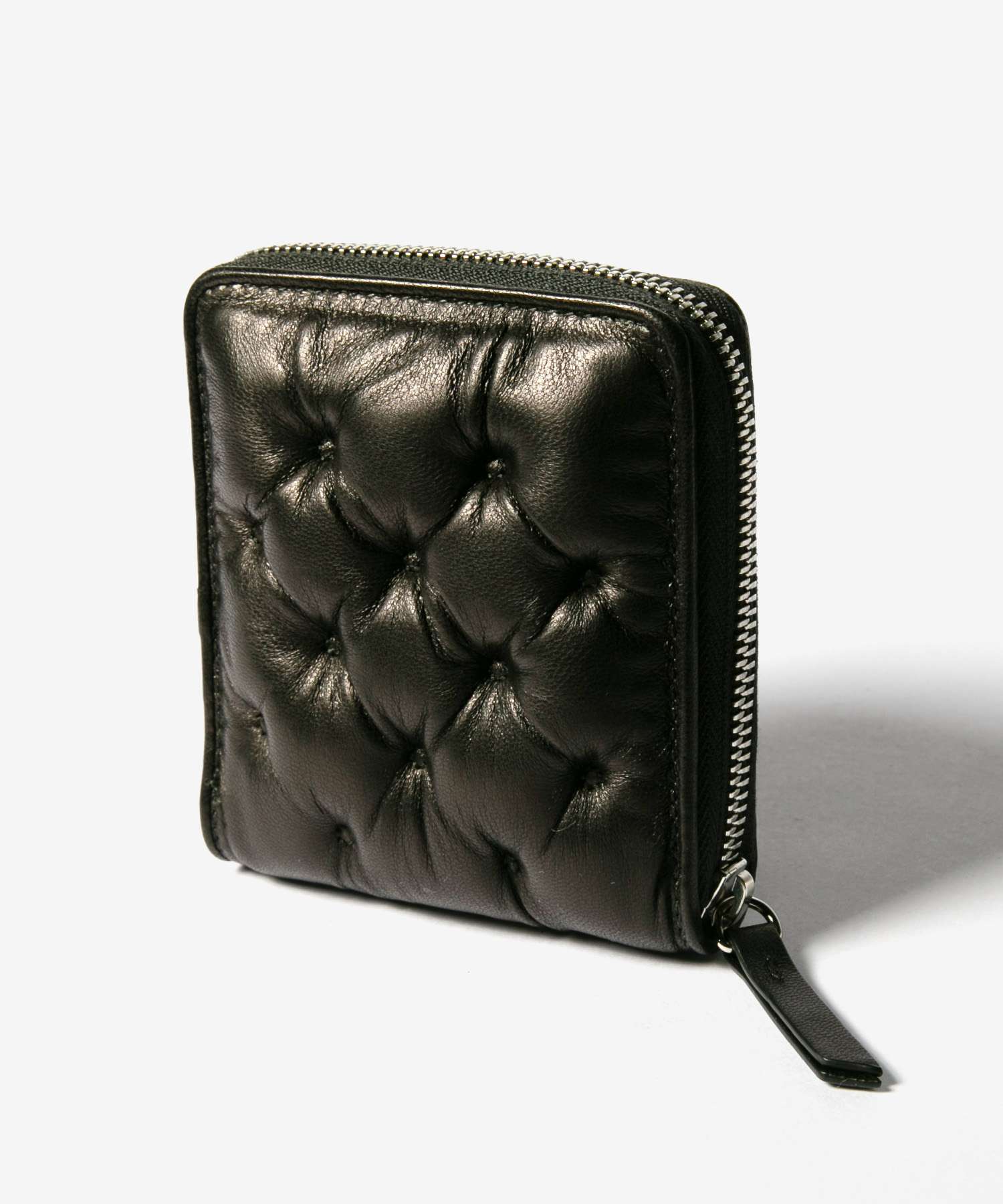 メゾン マルジェラ MAISON MARGIELA メゾン マルジェラ MAISON MARGIELA SA1UI0031 P6434 二つ折り財布 WALLET COMPACT ZIP AROUND W COIN HOLDER レディース ミニ財布 （ブラック） ブラック