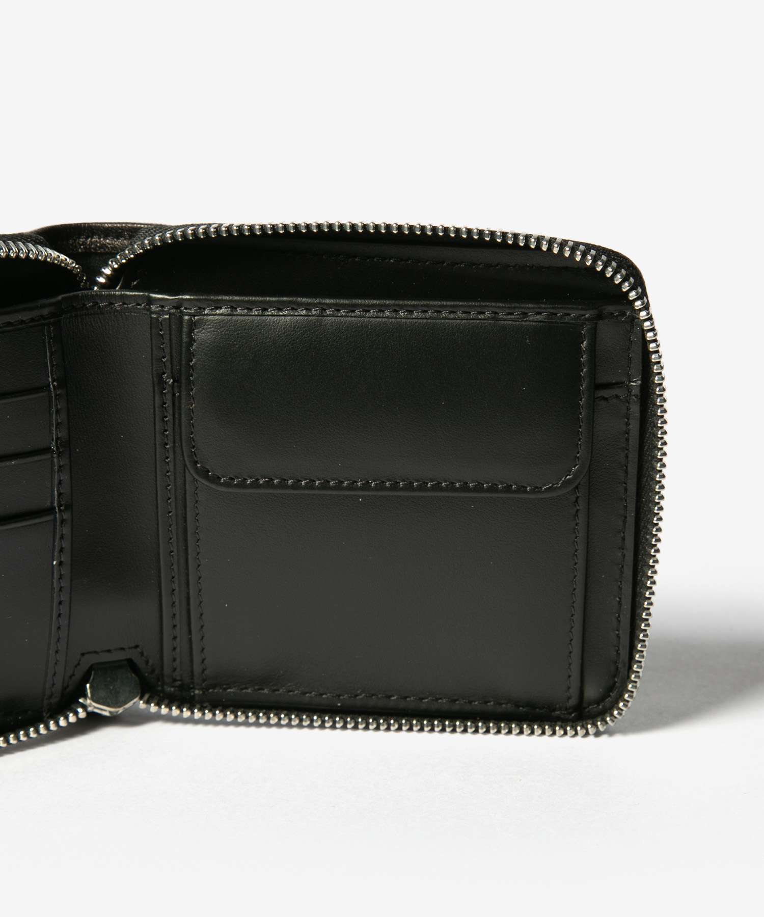 メゾン マルジェラ MAISON MARGIELA メゾン マルジェラ MAISON MARGIELA SA1UI0031 P6434 二つ折り財布 WALLET COMPACT ZIP AROUND W COIN HOLDER レディース ミニ財布 （ブラック） ブラック