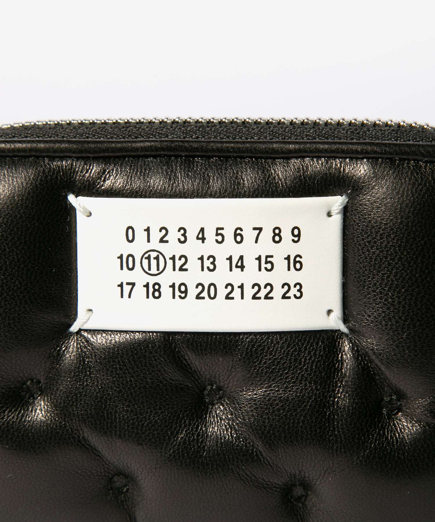 メゾン マルジェラ MAISON MARGIELA メゾン マルジェラ MAISON MARGIELA SA1VX0018 P6434 小銭入れ メンズ レディース 財布 グラムスラム エンブロイダリーコインホルダー ナンバリング （ブラック） ブラック