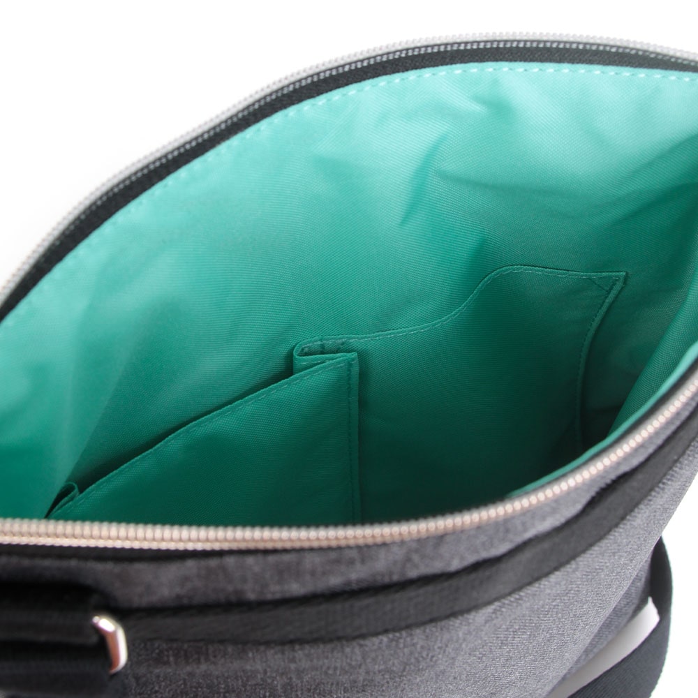 メデン イクイップメント MADDEN EQUIPMENT MAJESTY ショルダーバッグ （クロ） クロ