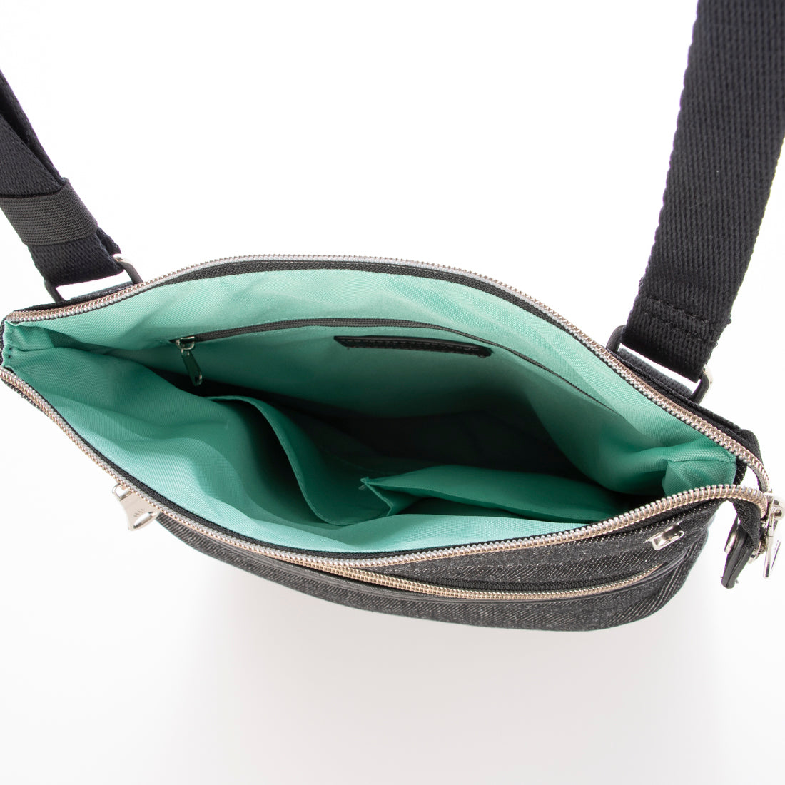 メデン イクイップメント MADDEN EQUIPMENT MAJESTY ショルダーバッグ （クロ） クロ