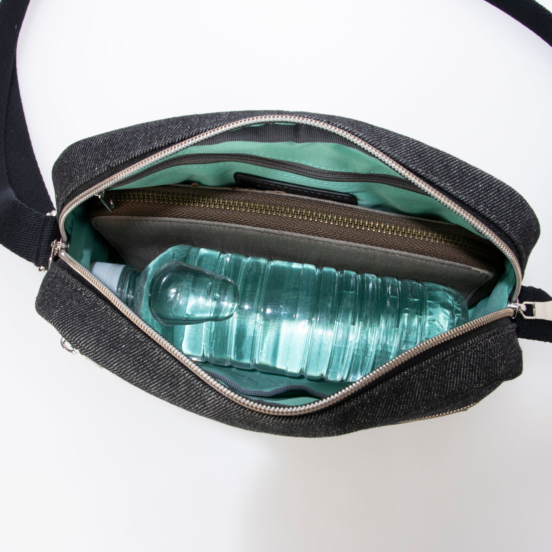 メデン イクイップメント MADDEN EQUIPMENT MAJESTY ショルダーバッグ （コン） コン