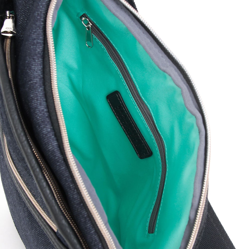 メデン イクイップメント MADDEN EQUIPMENT MAJESTY ショルダーバッグ （クロ） クロ