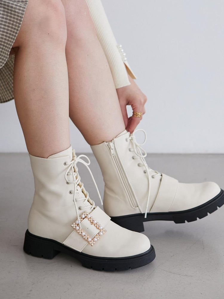 マジェスティックレゴン MAJESTIC LEGON パールバックルレースアップブーツ （ホワイト） ホワイト