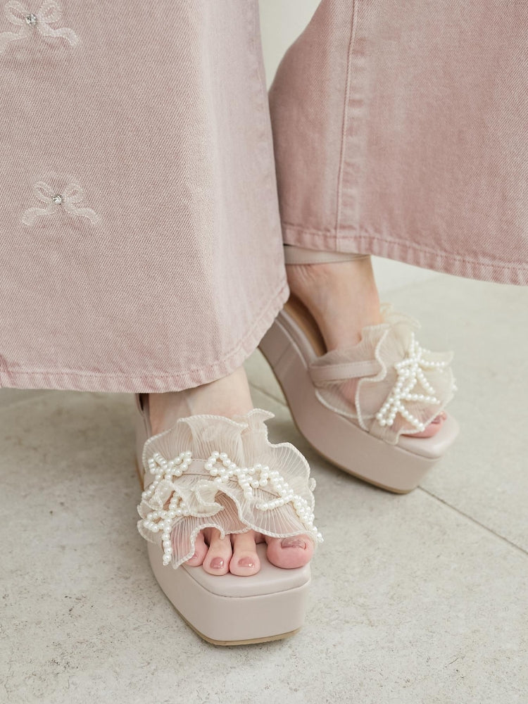 マジェスティックレゴン MAJESTIC LEGON パールリボンフリルボリュームサンダル （ブラック） ブラック