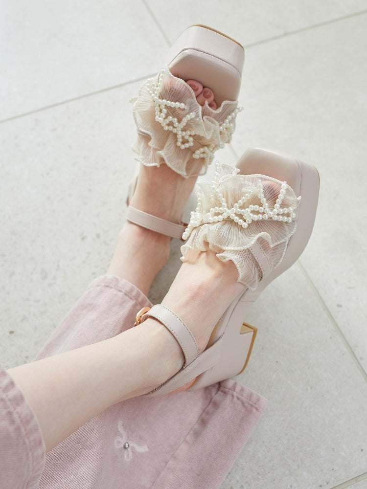 マジェスティックレゴン MAJESTIC LEGON パールリボンフリルボリュームサンダル （ブラック） ブラック