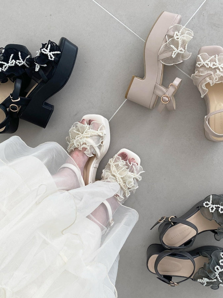 マジェスティックレゴン MAJESTIC LEGON パールリボンフリルボリュームサンダル （ブラック） ブラック