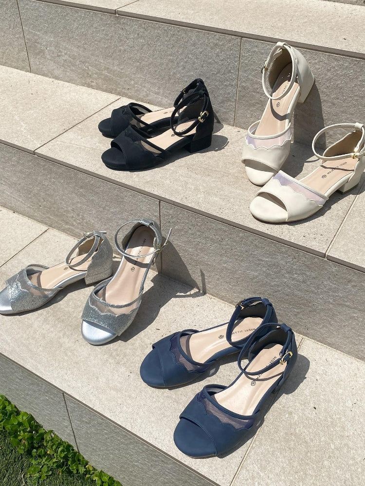 マジェスティックレゴン MAJESTIC LEGON スカラップローヒールサンダル （ネイビー） ネイビー