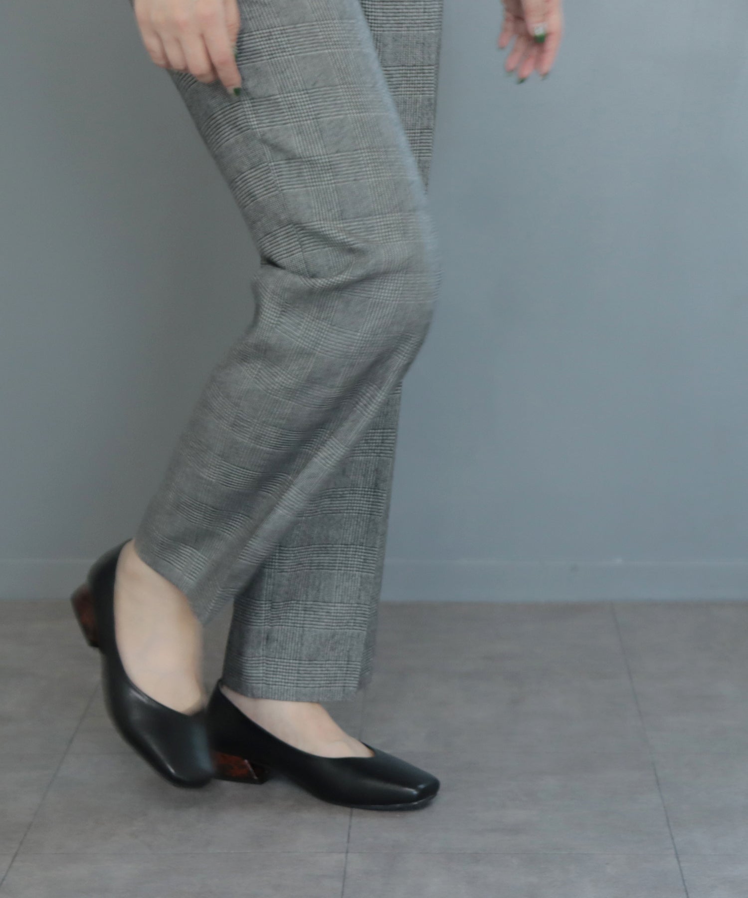 Mashugirl masyugirl [masyugirl] [4E wide/large size] [For both sunny and rainy days] Square toe flare heel pumps SOROTTO