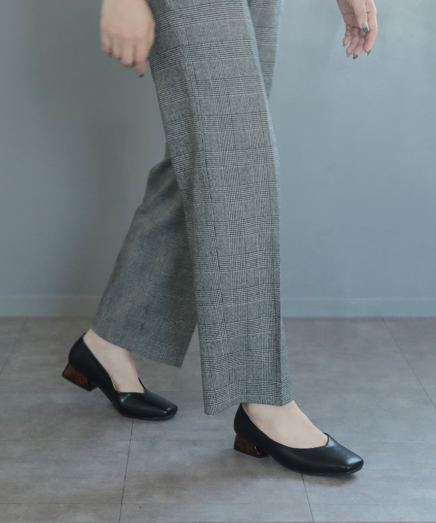 Mashugirl masyugirl [masyugirl] [4E wide/large size] [For both sunny and rainy days] Square toe flare heel pumps SOROTTO