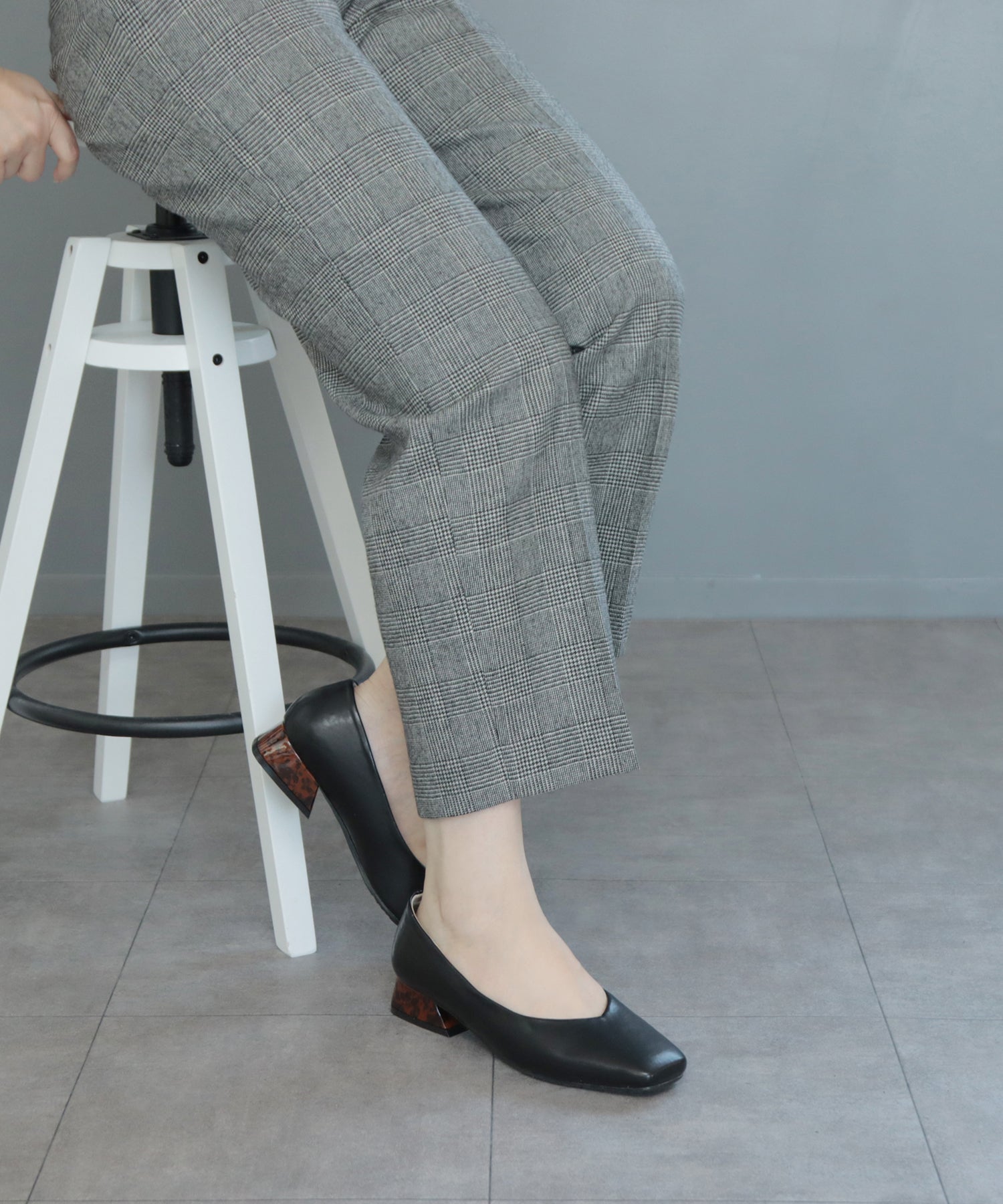 Mashugirl masyugirl [masyugirl] [4E wide/large size] [For both sunny and rainy days] Square toe flare heel pumps SOROTTO