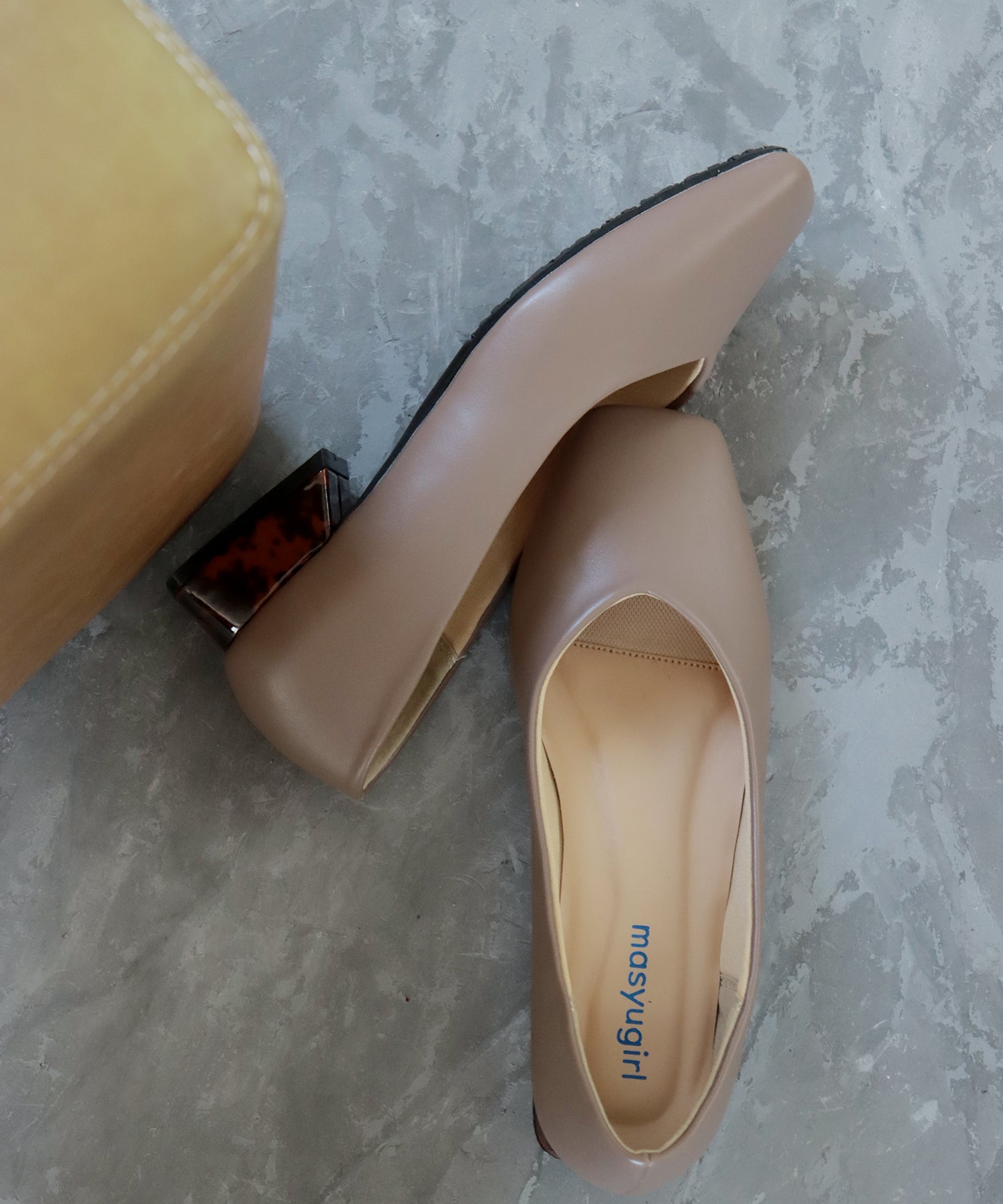 Mashugirl masyugirl [masyugirl] [4E wide/large size] [For both sunny and rainy days] Square toe flare heel pumps SOROTTO