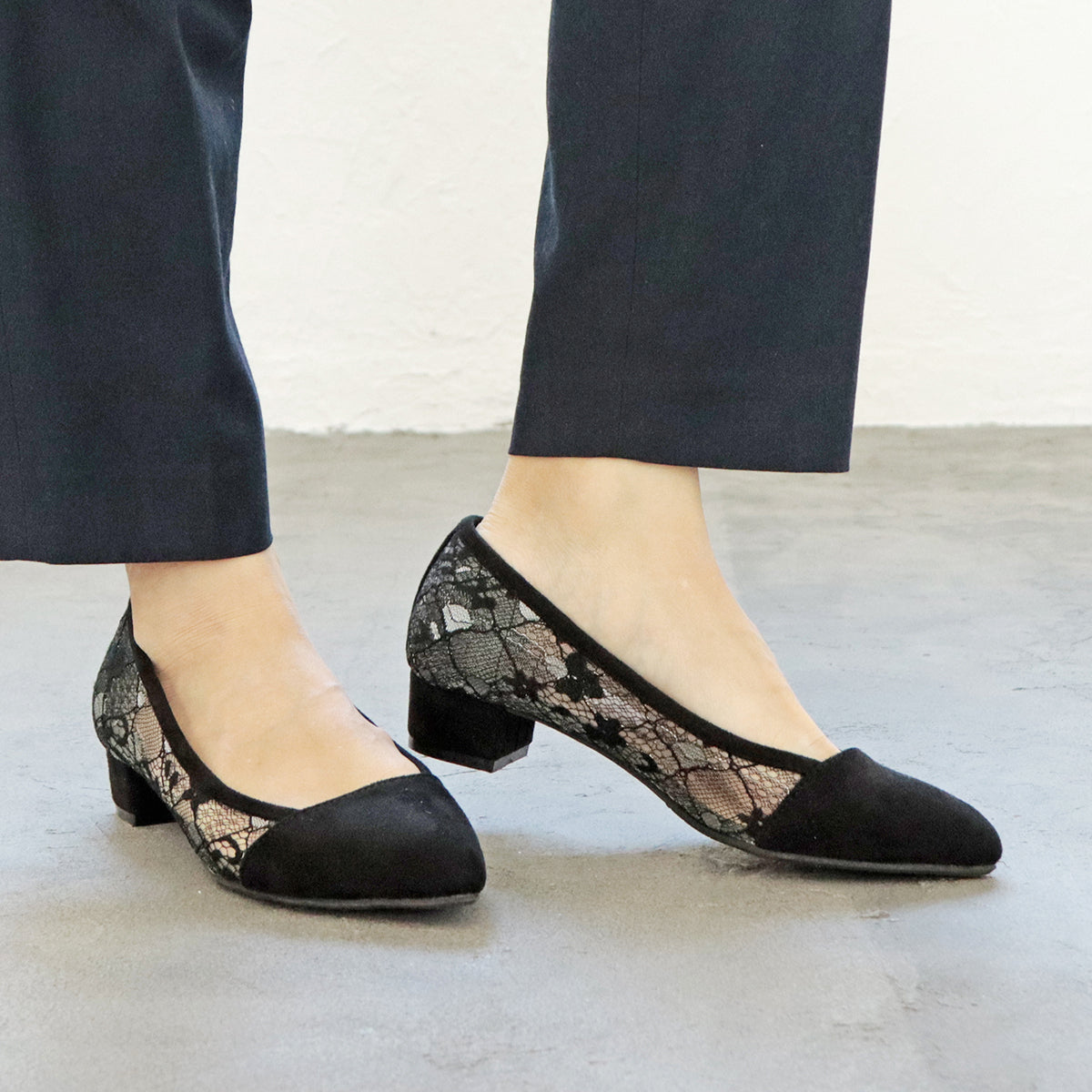 Mashugirl [4E wide/large size] Lace material pointed toe pumps