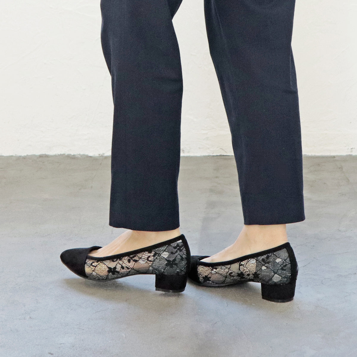 Mashugirl [4E wide/large size] Lace material pointed toe pumps