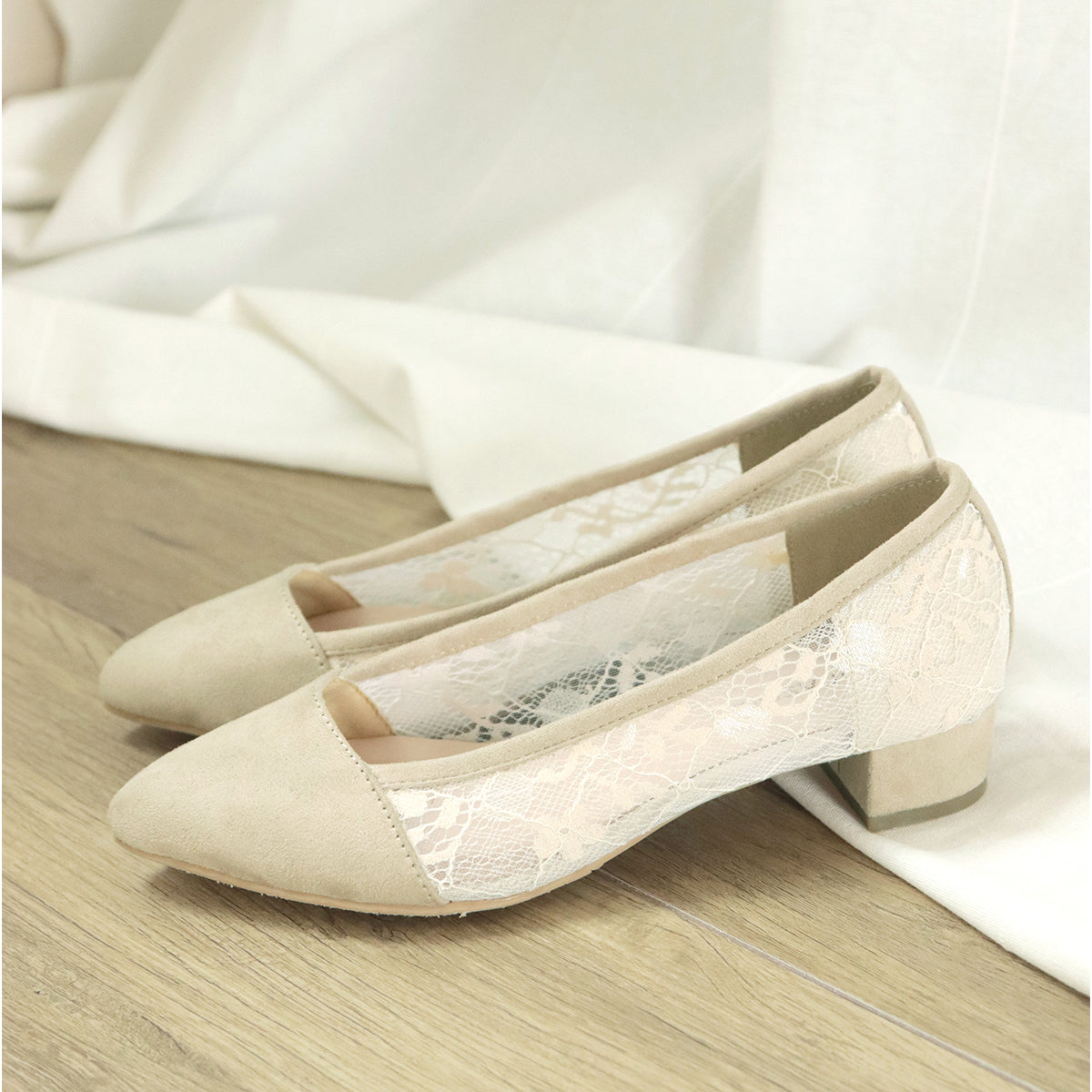 Mashugirl [4E wide/large size] Lace material pointed toe pumps