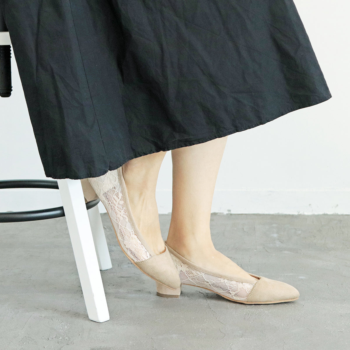Mashugirl [4E wide/large size] Lace material pointed toe pumps