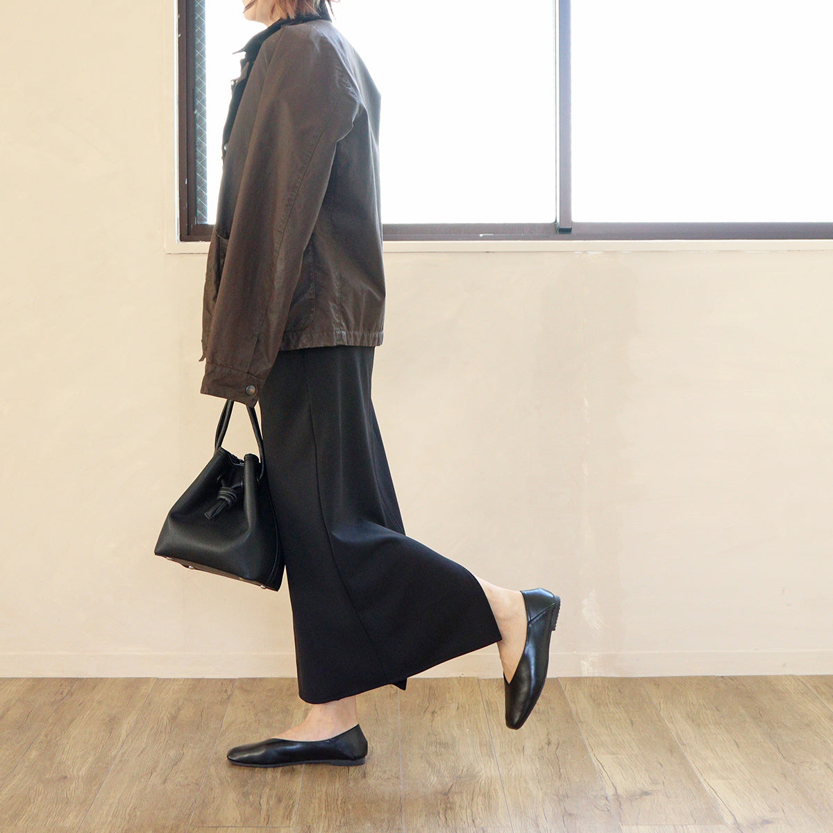 Mashugirl masyugirl [4E wide/large size] Square toe V-cut flat pumps