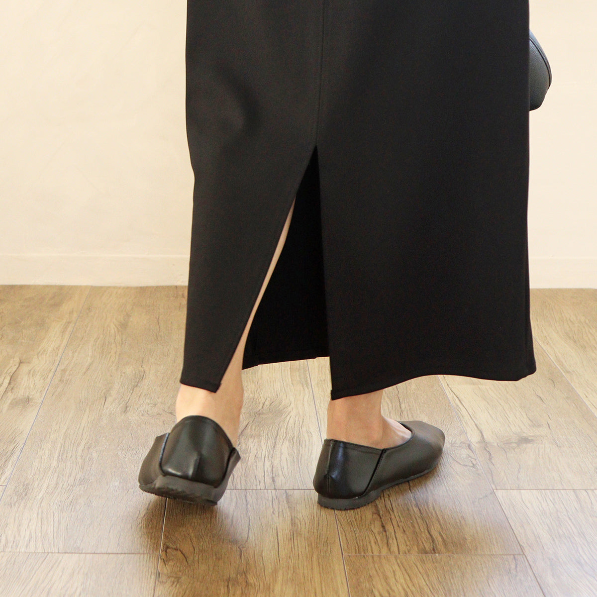 Mashugirl masyugirl [4E wide/large size] Square toe V-cut flat pumps
