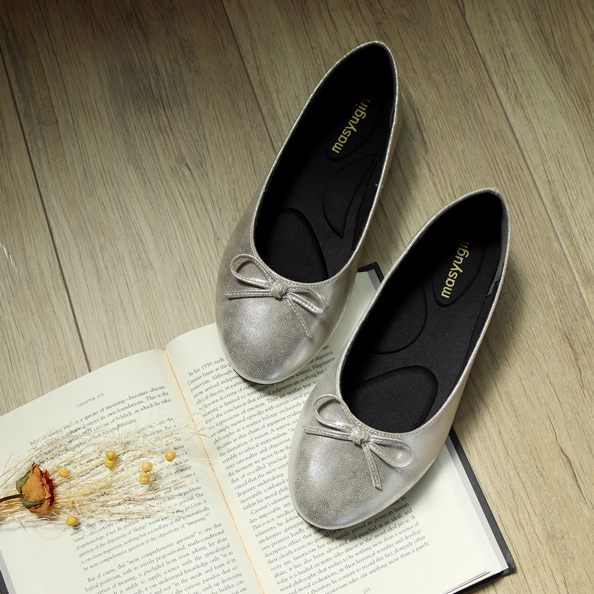 Mashugirl [4E wide/large size] Round toe flat ballet shoes with ribbon