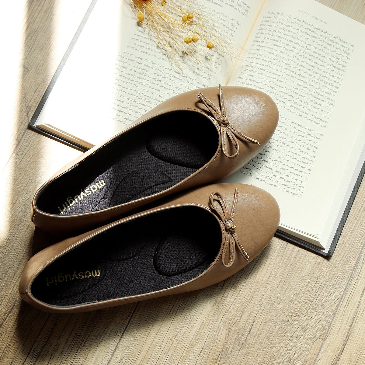 Mashugirl [4E wide/large size] Round toe flat ballet shoes with ribbon