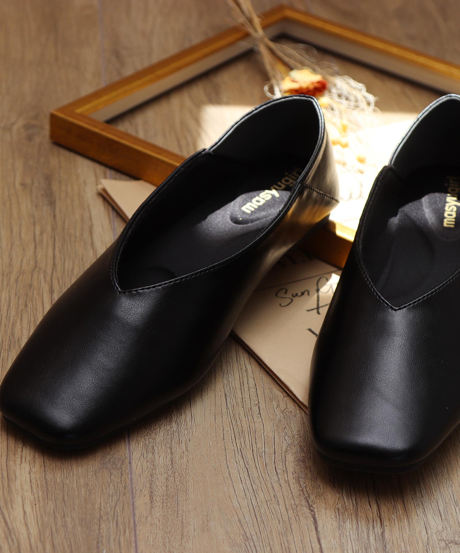 Mashugirl masyugirl [4E wide/large size] Square toe V-cut flat pumps