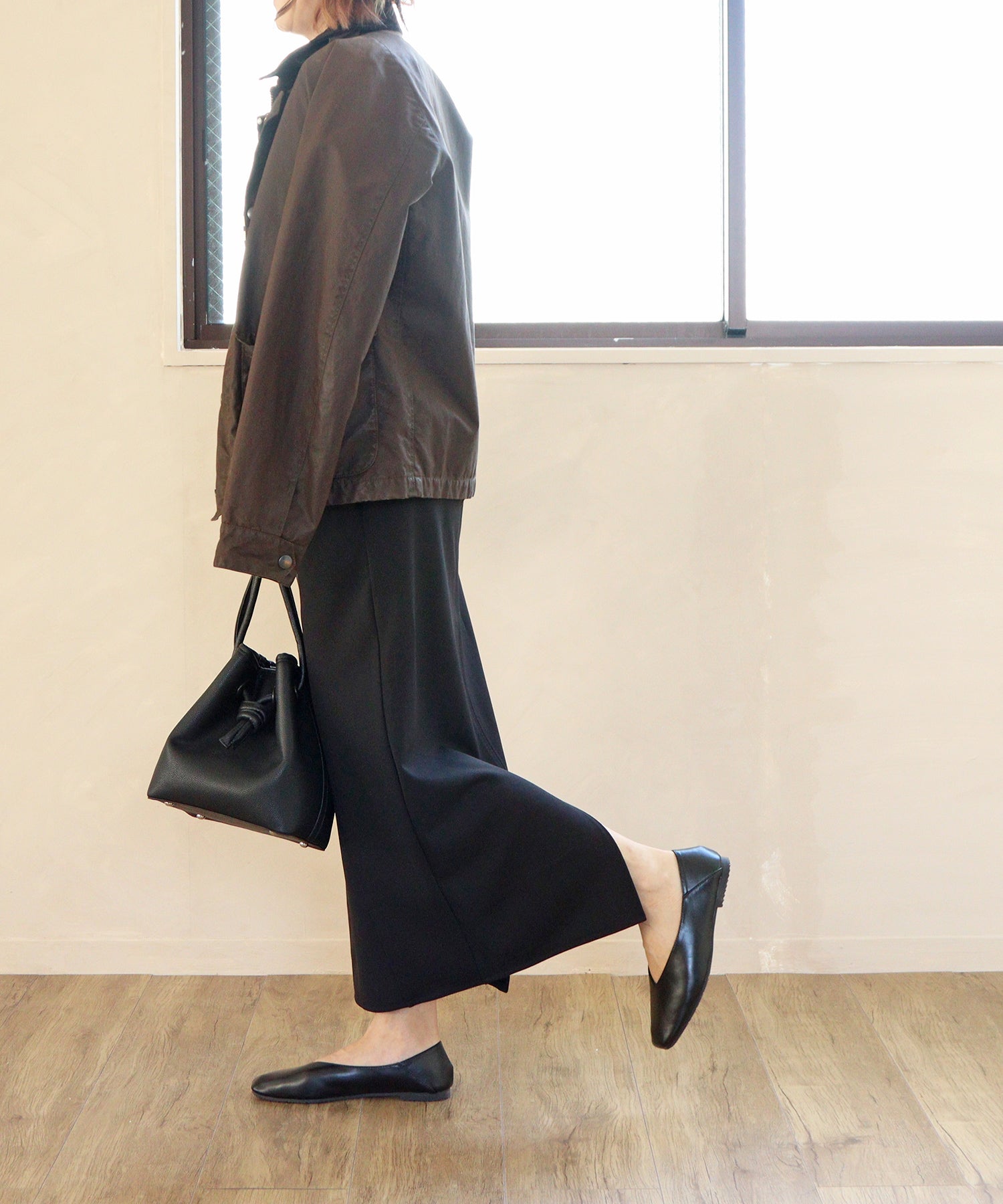 Mashugirl masyugirl [4E wide/large size] Square toe V-cut flat pumps