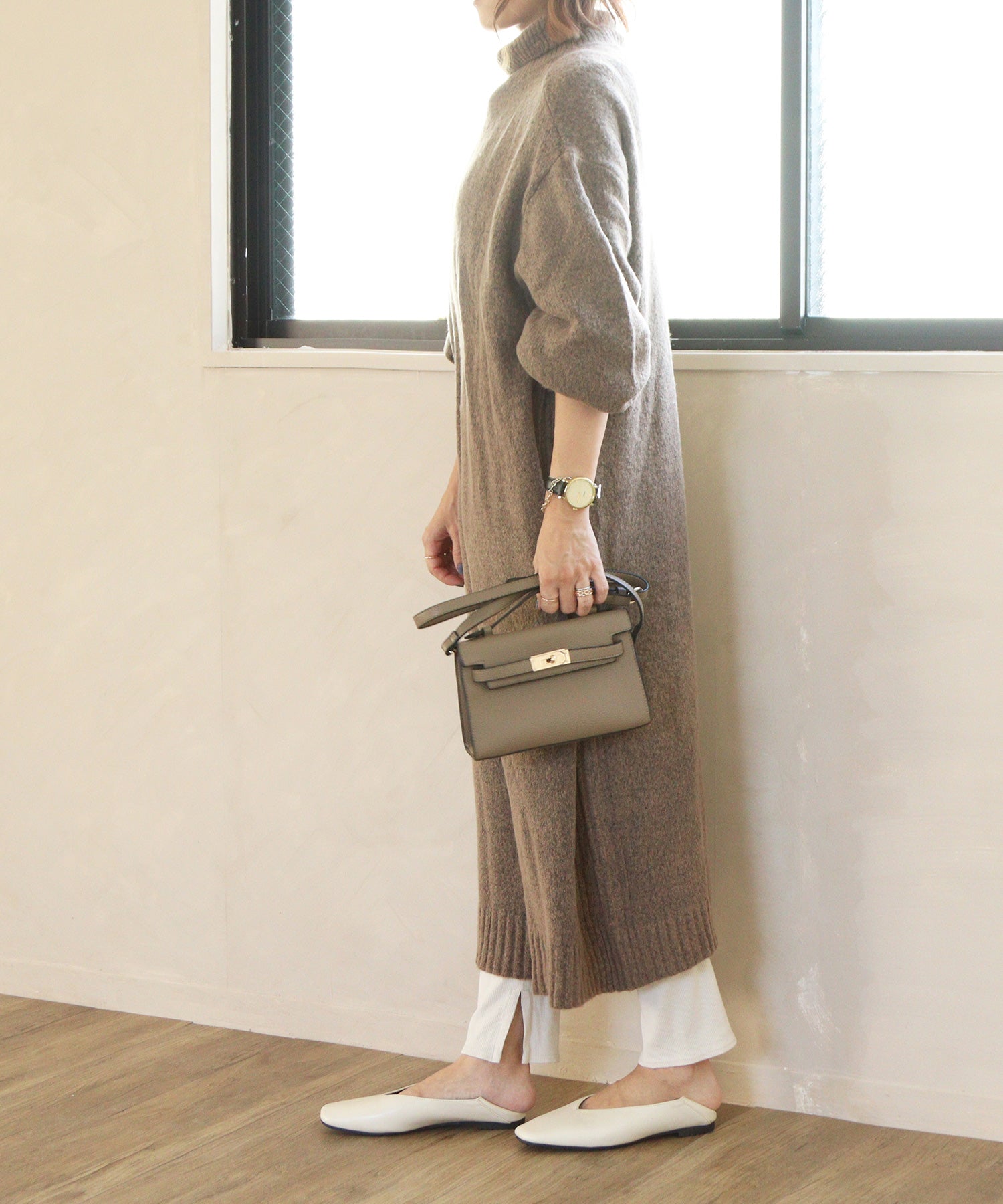 Mashugirl masyugirl [4E wide/large size] Square toe V-cut flat pumps