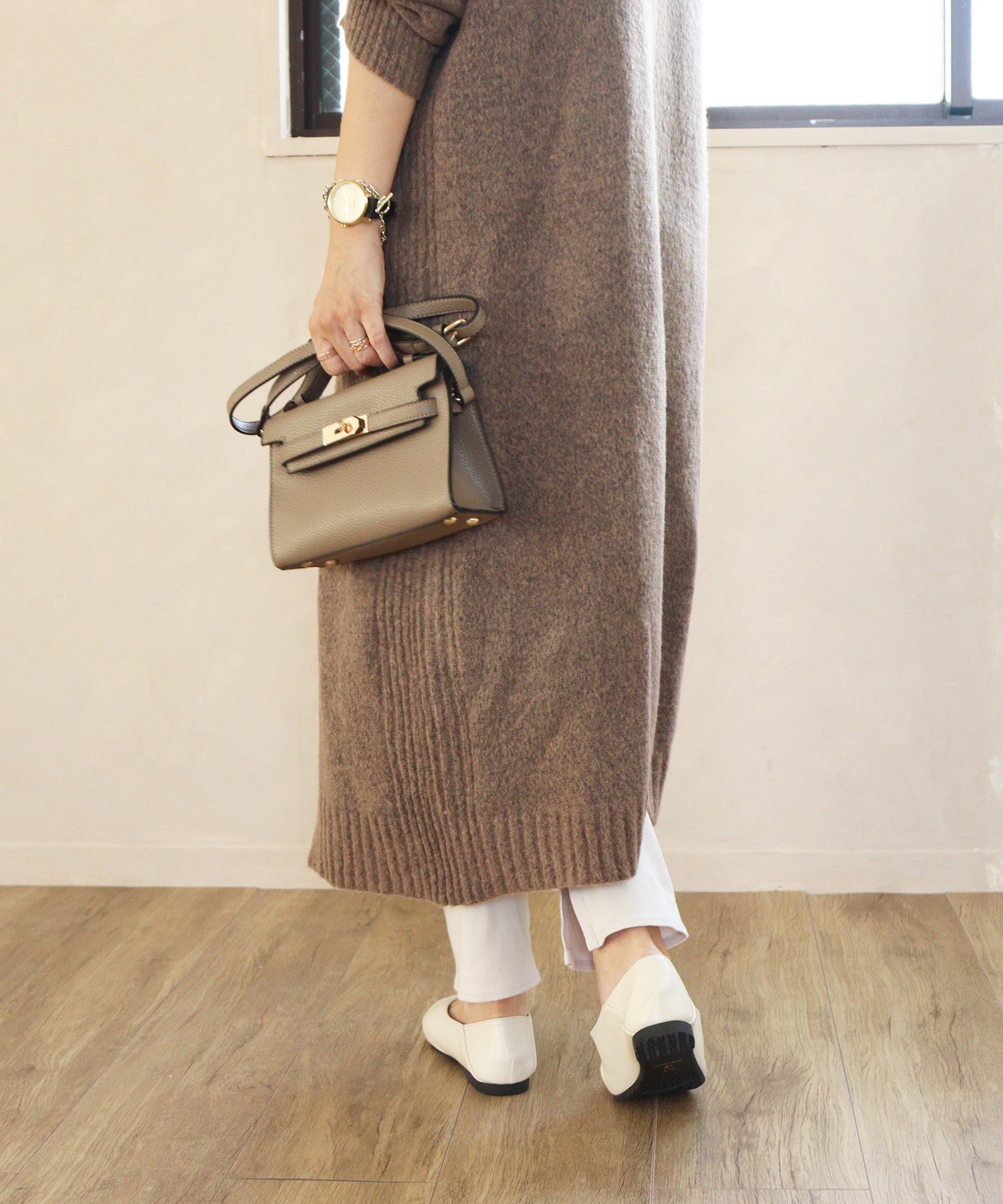 Mashugirl masyugirl [4E wide/large size] Square toe V-cut flat pumps