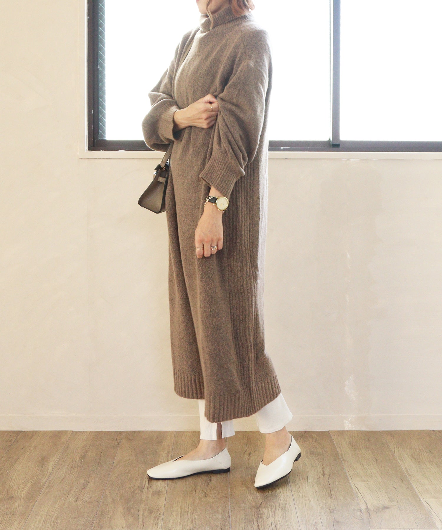 Mashugirl masyugirl [4E wide/large size] Square toe V-cut flat pumps
