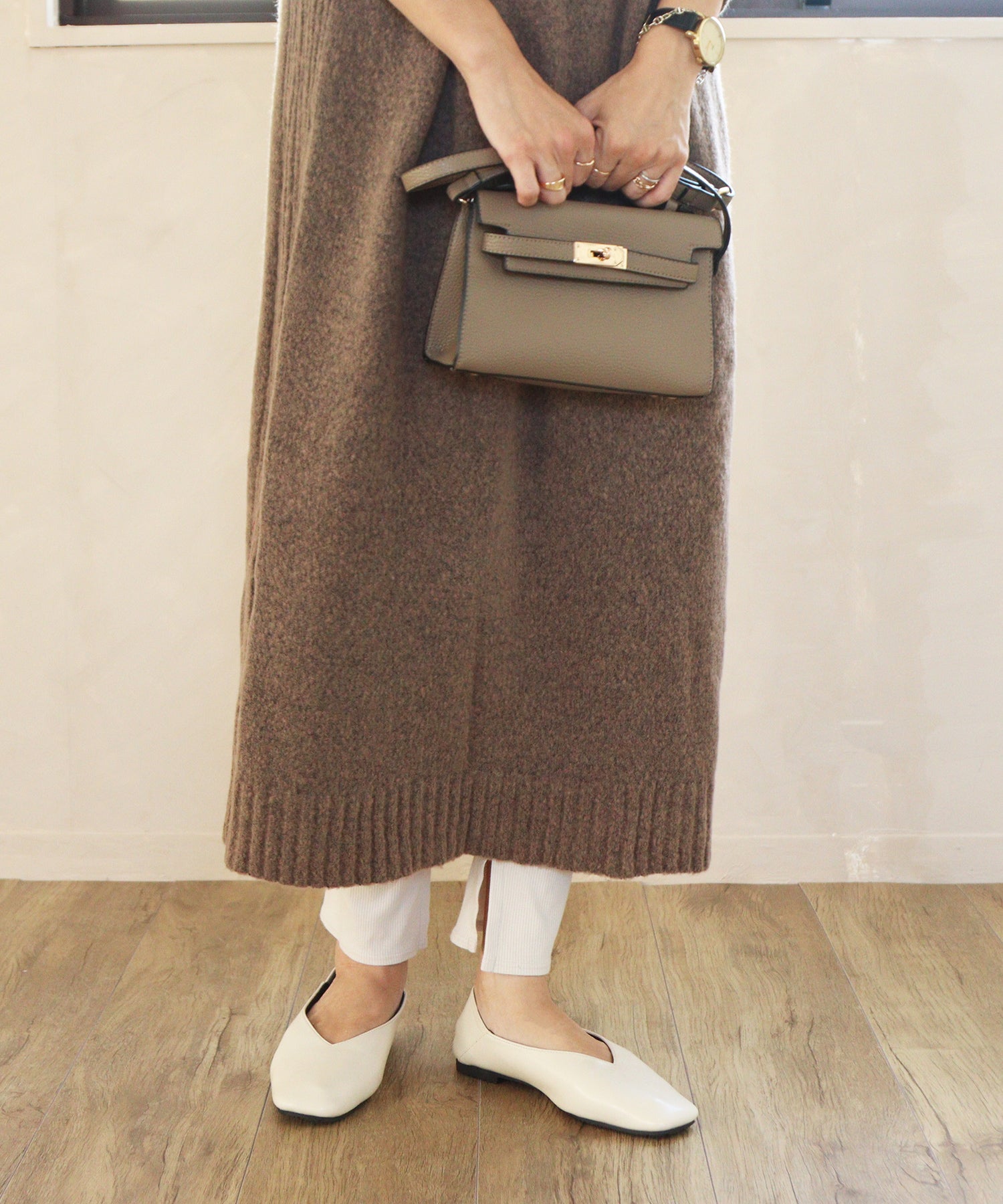 Mashugirl masyugirl [4E wide/large size] Square toe V-cut flat pumps