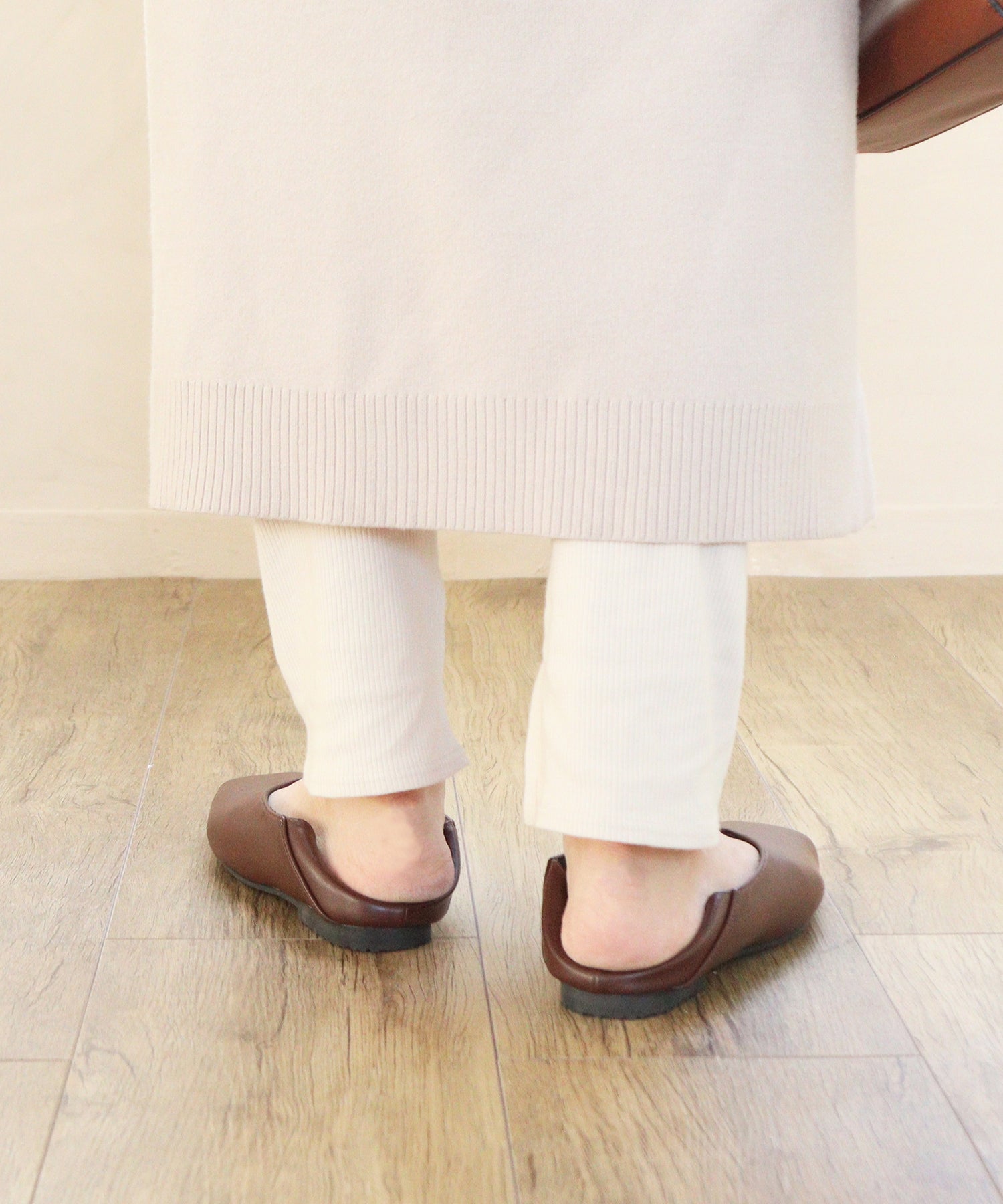 Mashugirl masyugirl [4E wide/large size] Square toe V-cut flat pumps