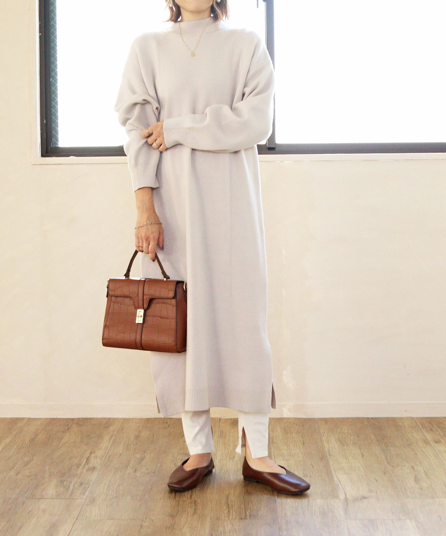 Mashugirl masyugirl [4E wide/large size] Square toe V-cut flat pumps