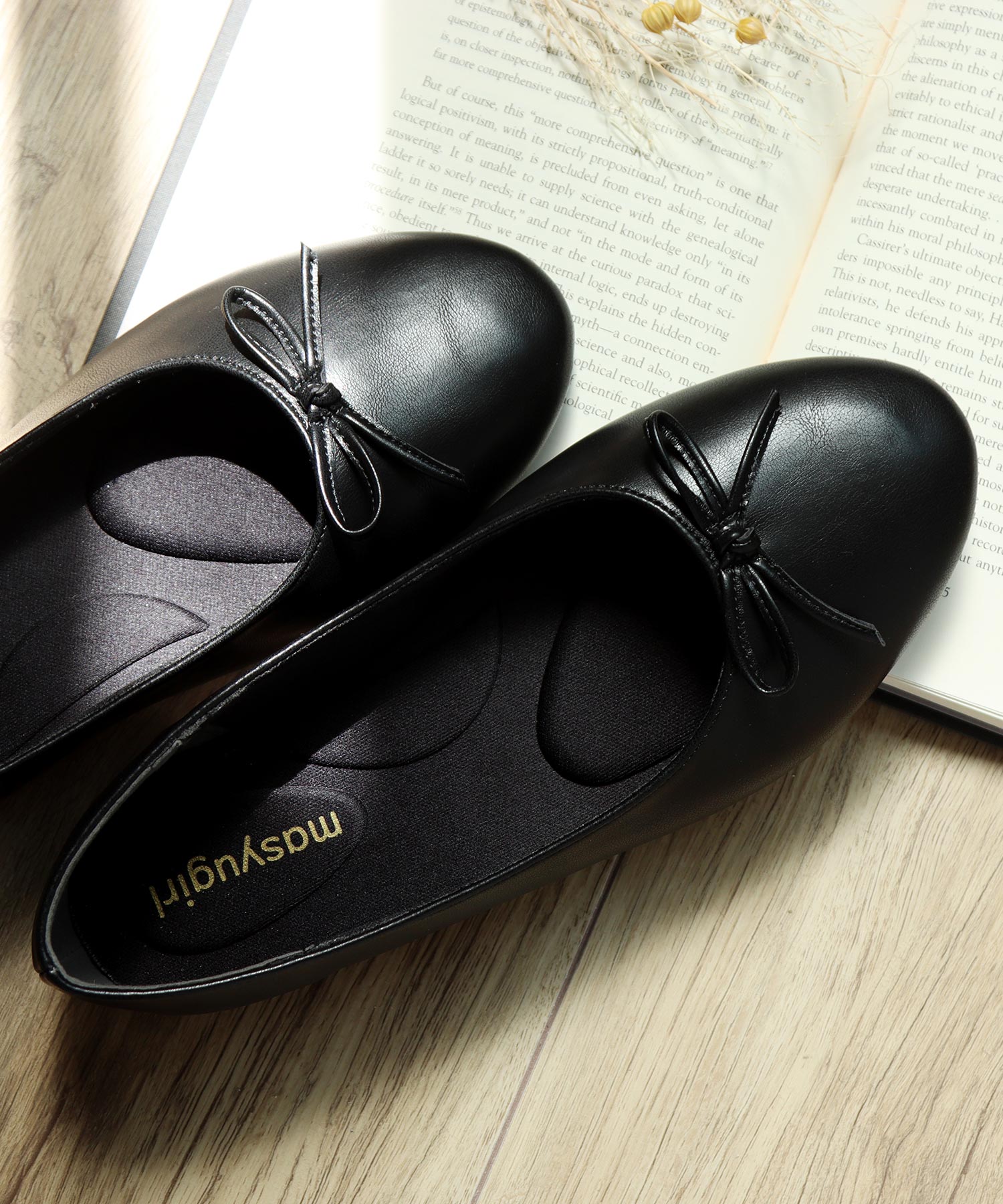 Mashugirl [4E wide/large size] Round toe flat ballet shoes with ribbon
