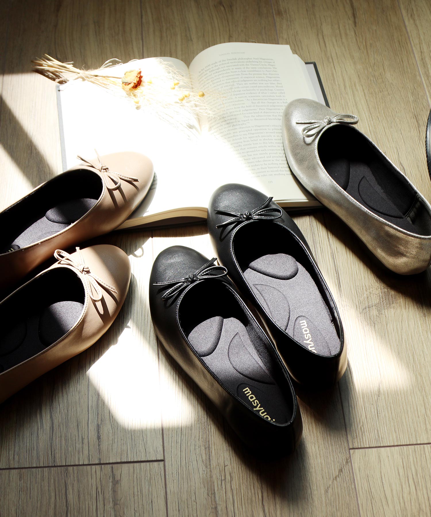Mashugirl [4E wide/large size] Round toe flat ballet shoes with ribbon