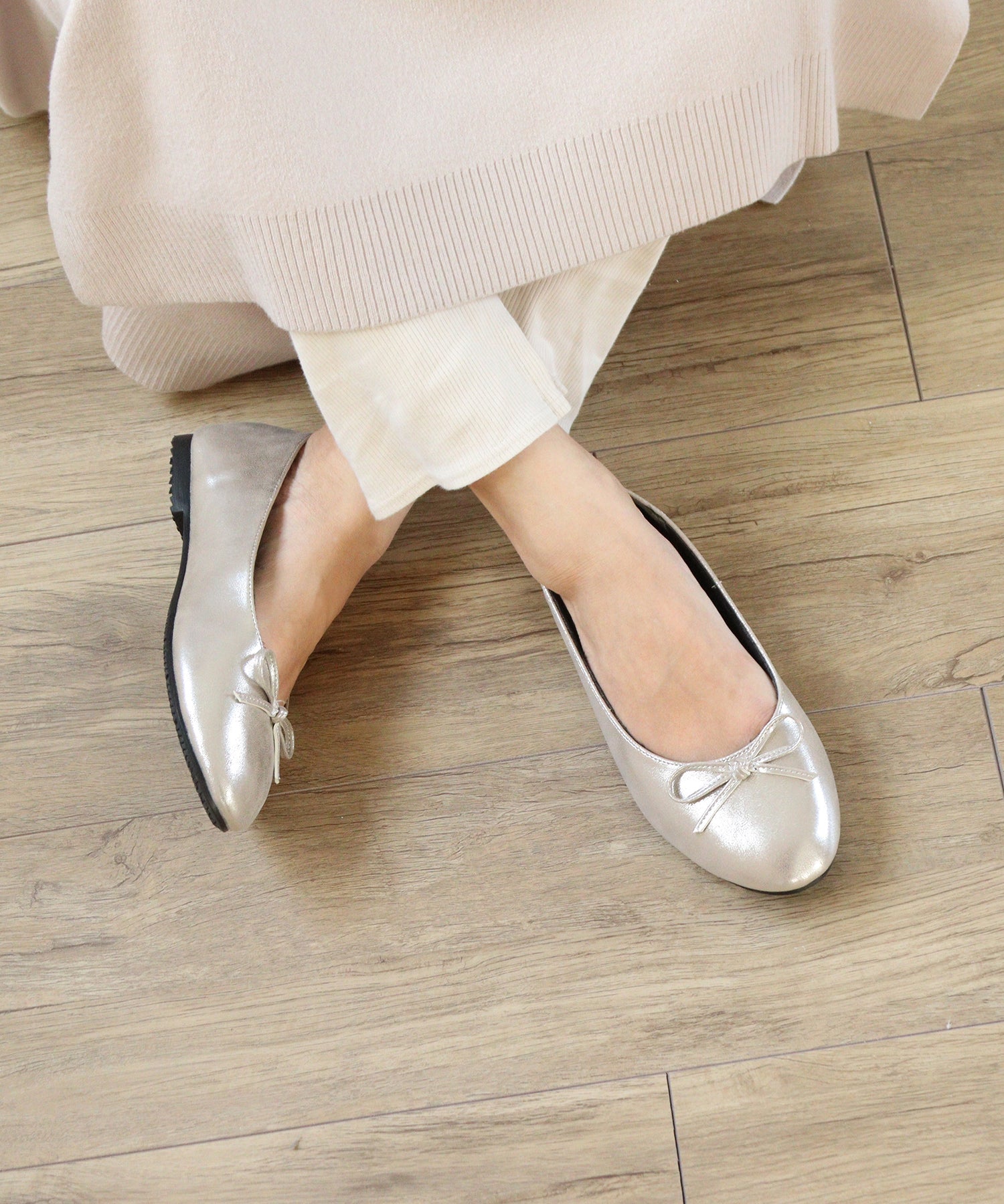 Mashugirl [4E wide/large size] Round toe flat ballet shoes with ribbon