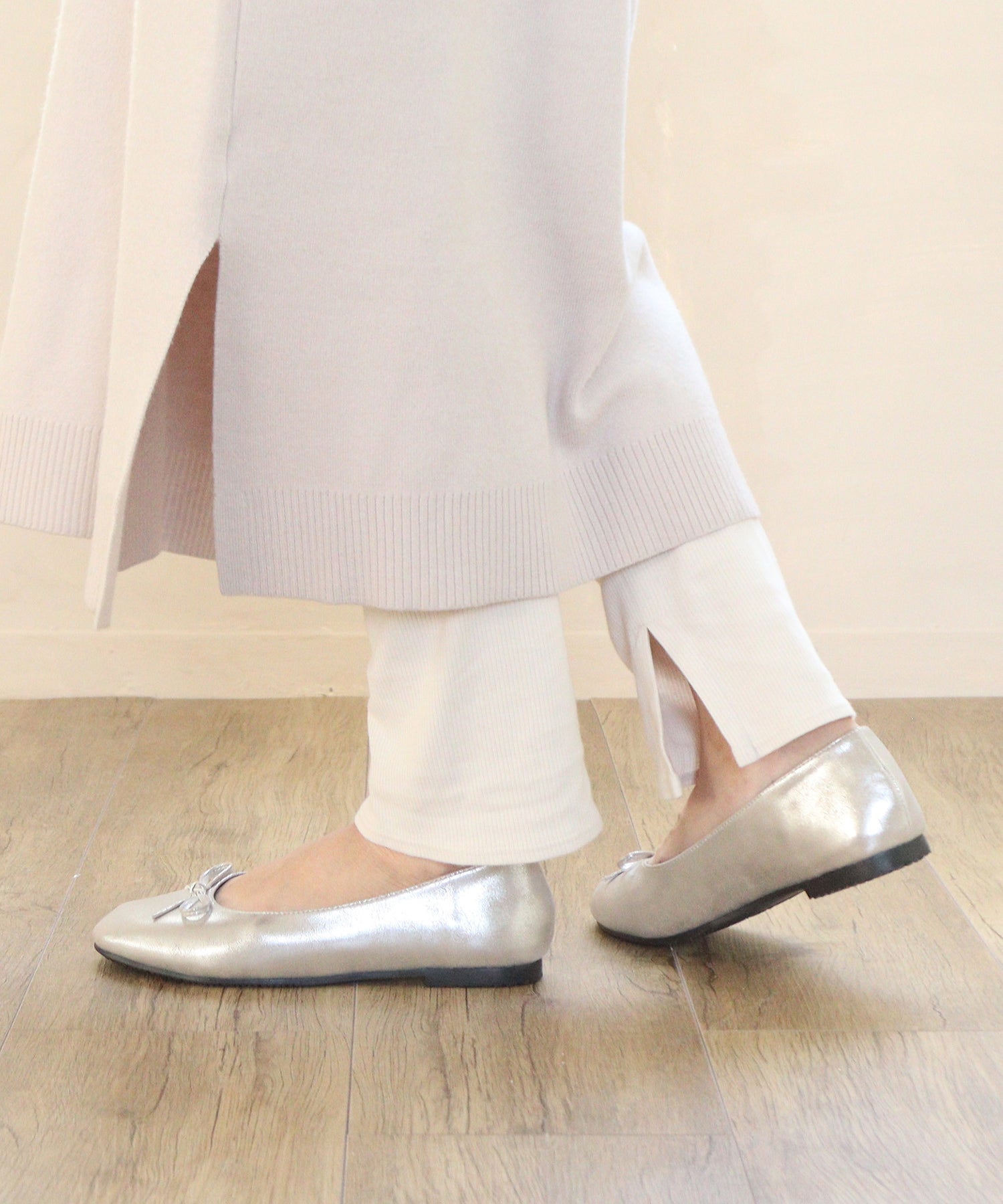 Mashugirl [4E wide/large size] Round toe flat ballet shoes with ribbon
