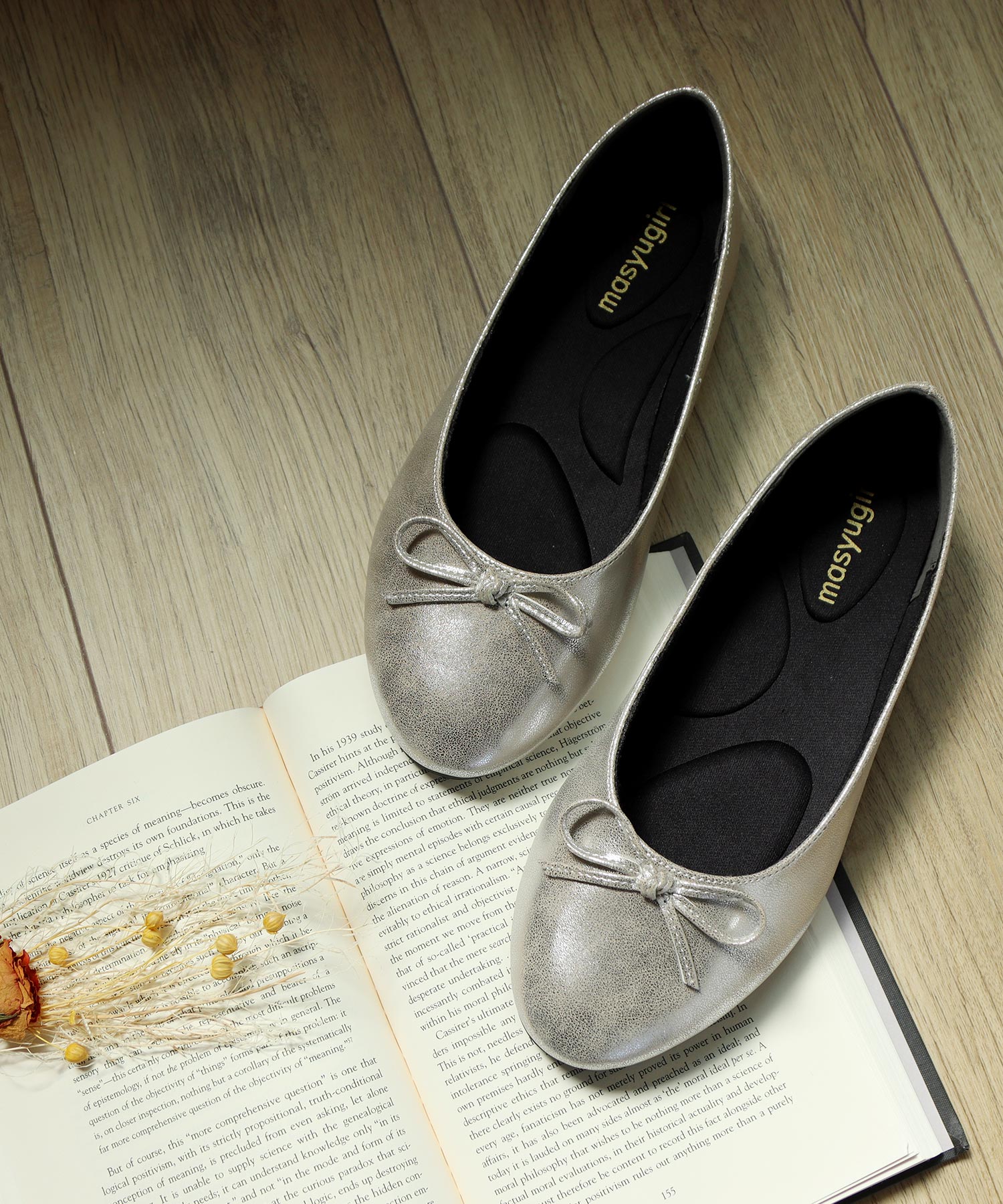 Mashugirl [4E wide/large size] Round toe flat ballet shoes with ribbon
