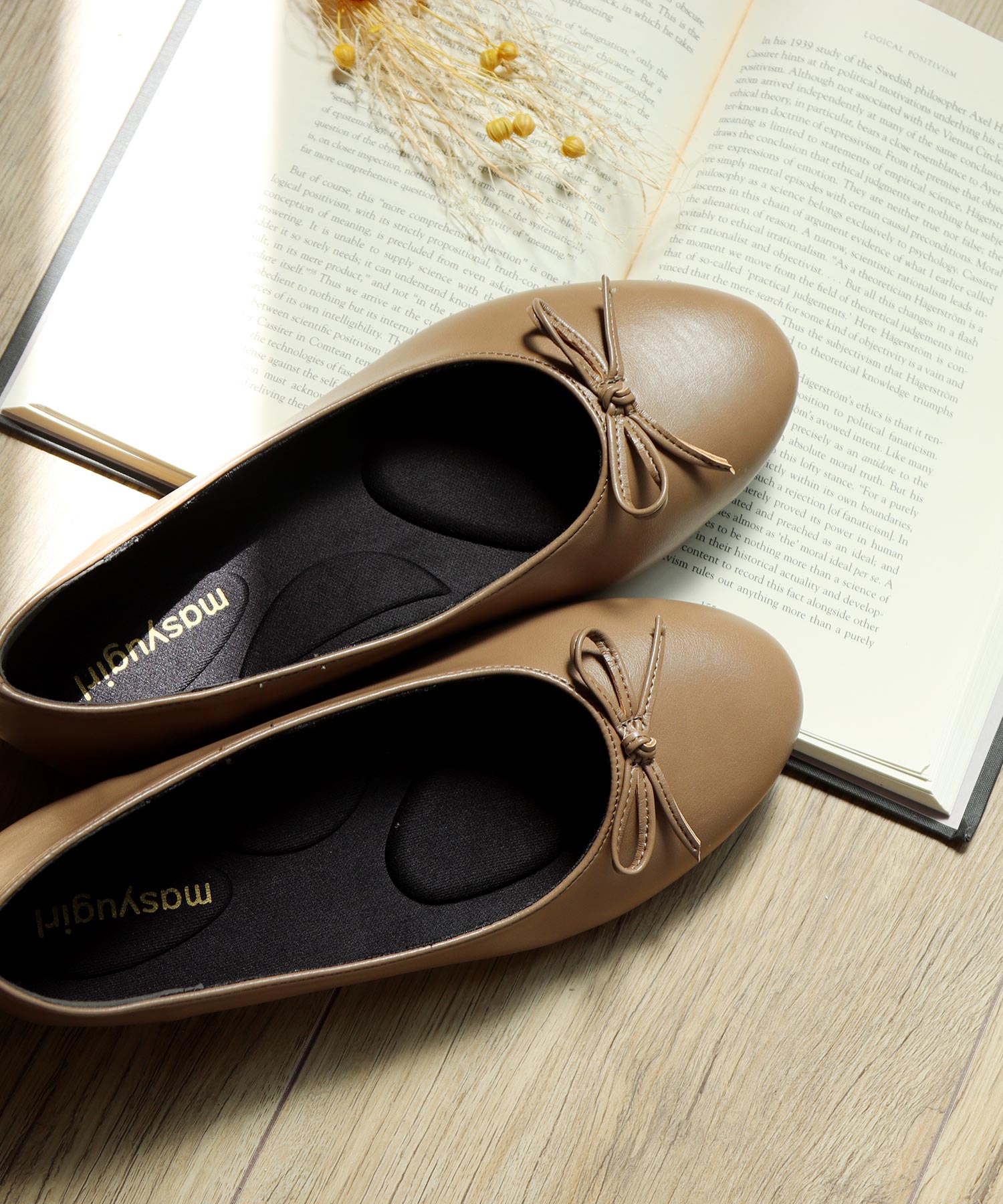 Mashugirl [4E wide/large size] Round toe flat ballet shoes with ribbon