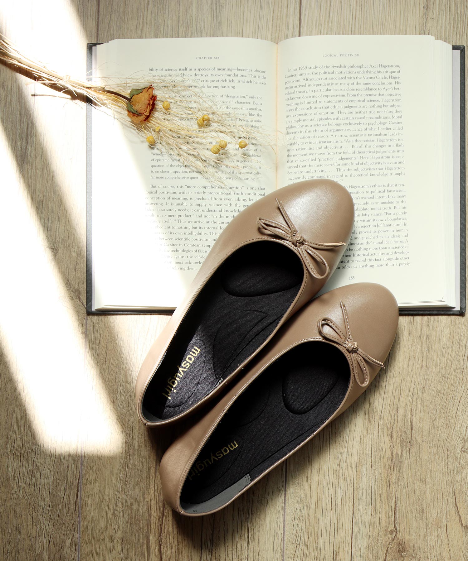 Mashugirl [4E wide/large size] Round toe flat ballet shoes with ribbon